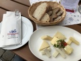 Vielfalt aus Milch: die Käseplatte in der Erlebnissennerei Mayrhofen.